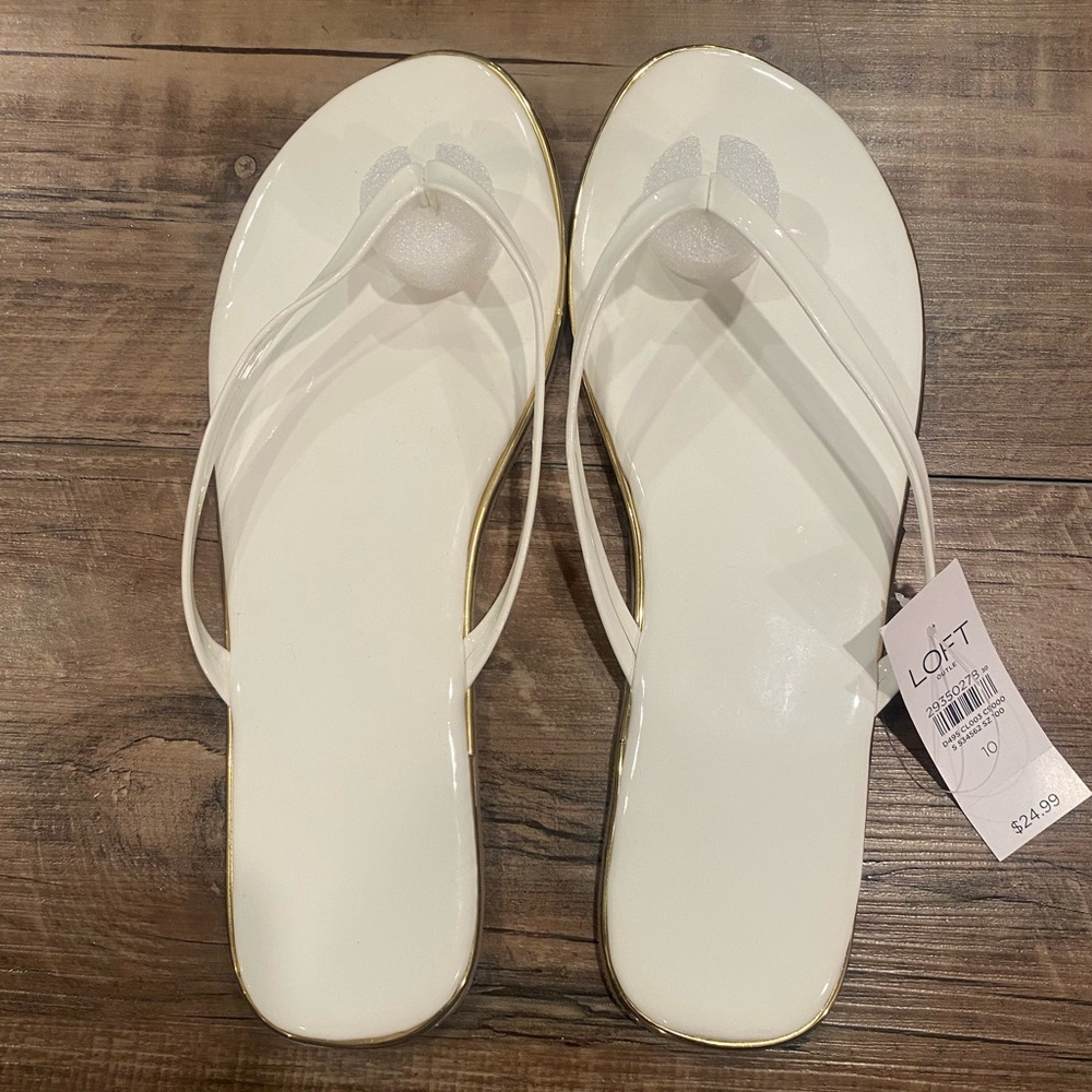 Loft Essential Summer flip flops sandals - glossy white and gold trim.